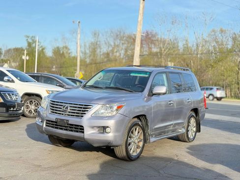 Used 2011 Lexus LX 570 4WD w/ Luxury Pkg image 2