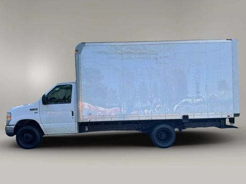 Used 2016 Ford E-350 and Econoline 350 Super Duty RWD image 5