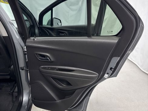 Used 2019 Chevrolet Trax LT w/ LT Convenience Package image 33