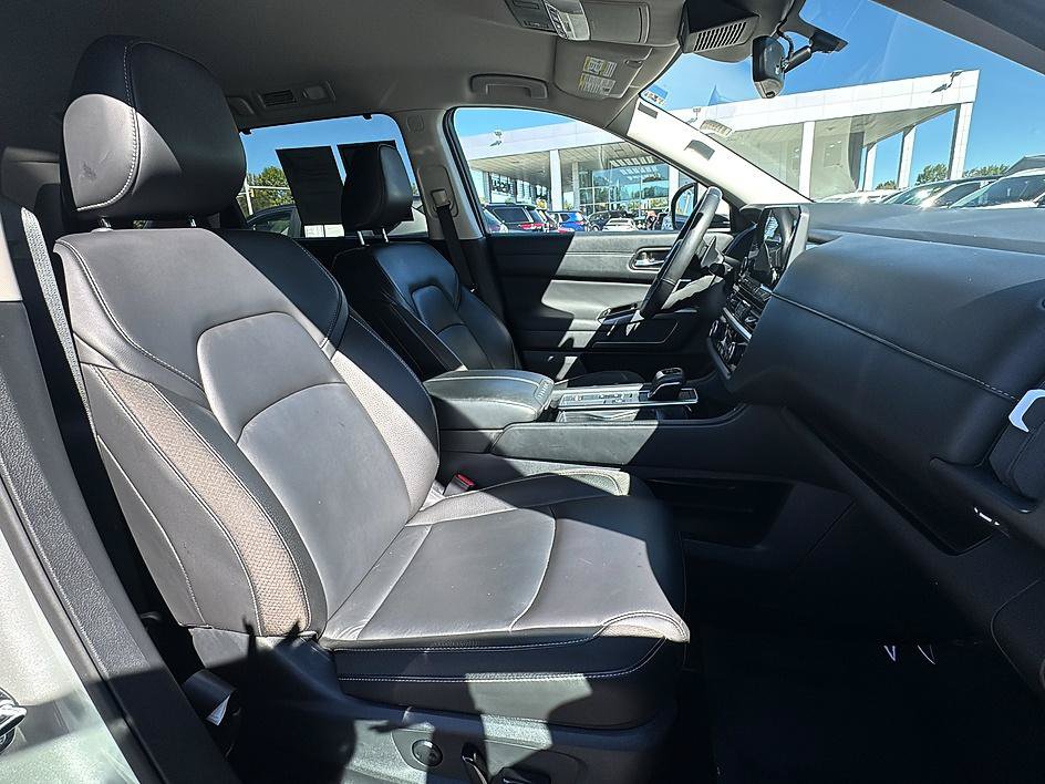 Certified 2025 Nissan Pathfinder SL FWD image 25