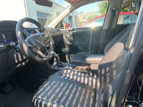 Used 2022 Volkswagen Tiguan SE w/ Panoramic Sunroof Package AWD/4WD image 8