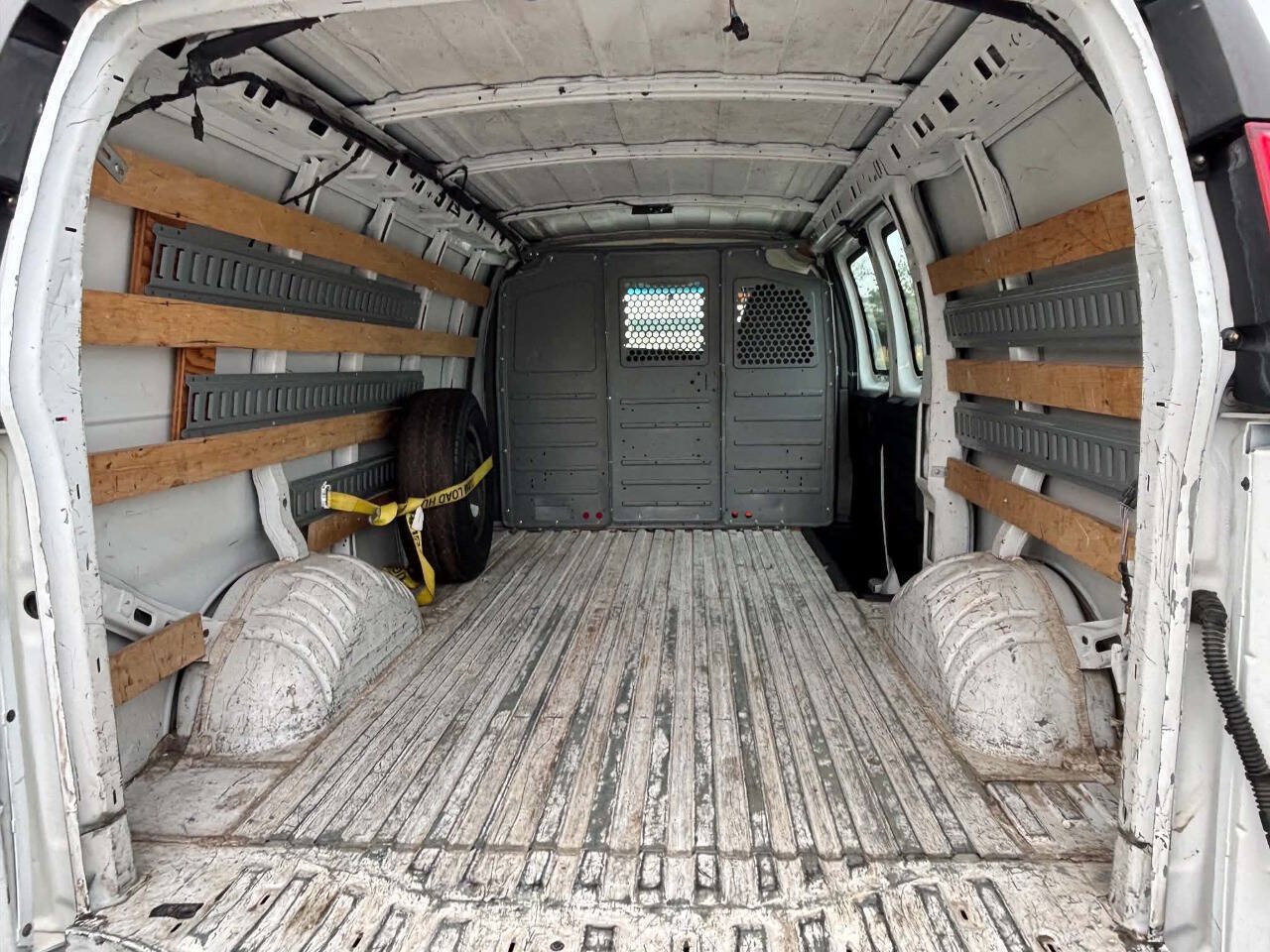 Used 2015 GMC Savana 2500 RWD image 15