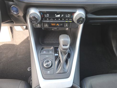 Certified 2022 Toyota RAV4 SE image 27
