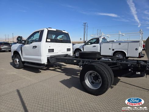 New 2025 Ford F350 XL w/ XL Chrome Package RWD image 3