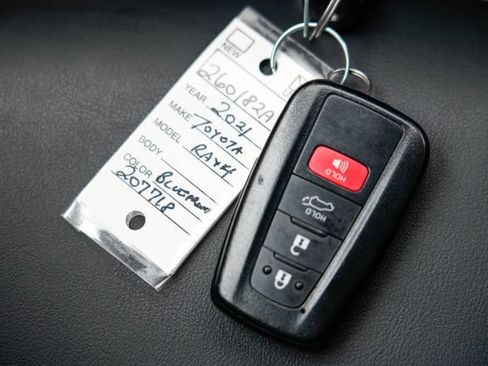 Used 2021 Toyota RAV4 XLE Premium AWD/4WD image 17