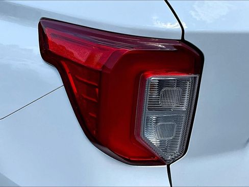 Used 2020 Ford Explorer XLT w/ Equipment Group 202A AWD/4WD image 22