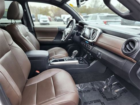 Used 2017 Toyota Tacoma Limited w/ Tow Package image 11