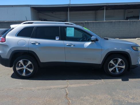 Used 2019 Jeep Cherokee Limited FWD image 5