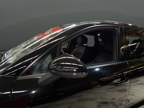 Used 2018 Porsche Macan Sport Edition image 12