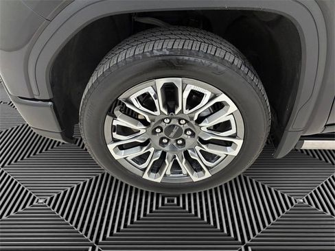 Used 2023 GMC Sierra 1500 Denali Ultimate image 9