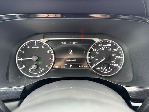 Used 2024 Nissan Pathfinder SV w/ SV Premium Package image 40