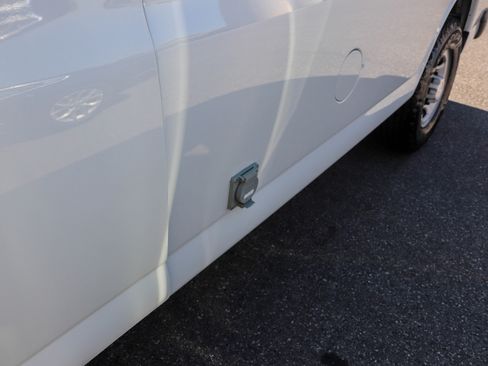 Used 2018 Chevrolet Express 3500 w/ Cold Climate Package RWD image 33