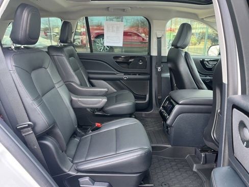 Used 2025 Lincoln Aviator AWD w/ Jet Appearance Package image 20
