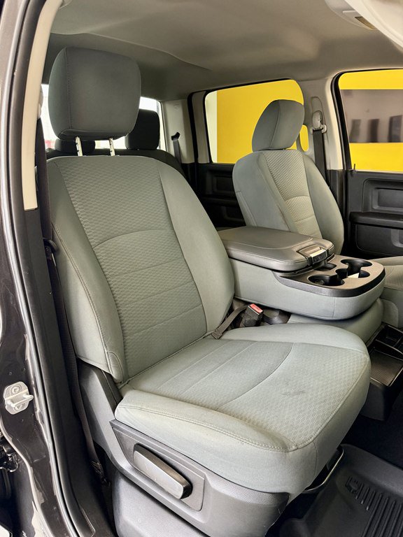 Used 2018 RAM 2500 Tradesman w/ Chrome Appearance Group RWD image 16