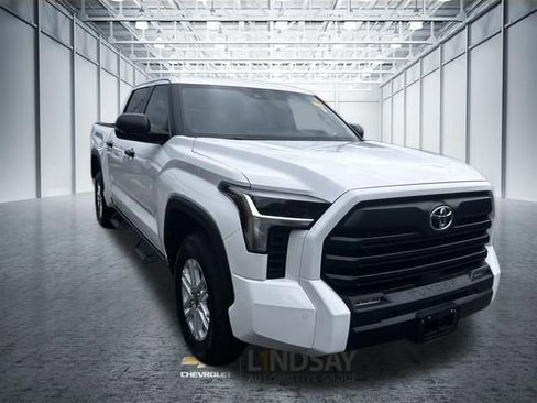 Used 2026 Toyota Tundra SR5 w/ SR5 Convenience Package AWD/4WD image 3
