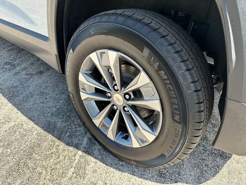 New 2026 Chevrolet Equinox LT image 16