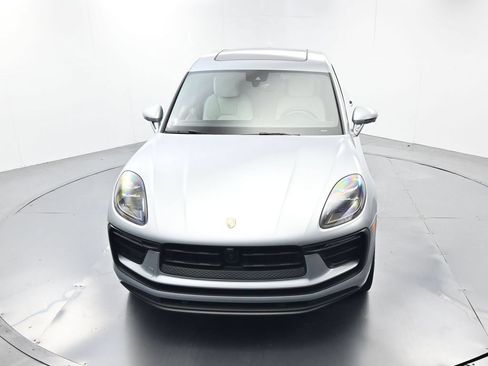 Certified 2025 Porsche Macan AWD/4WD image 46