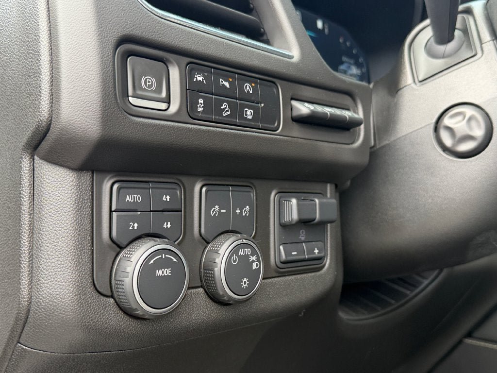 Used 2023 Chevrolet Tahoe Premier w/ Premium Package AWD/4WD image 20