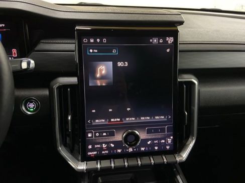 Used 2025 GMC Acadia Elevation image 40