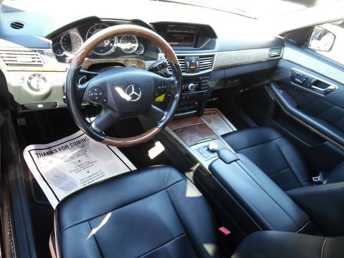 Used 2011 Mercedes-Benz E 350 4MATIC Sedan image 10
