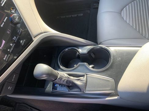 Used 2018 Toyota Camry SE image 25