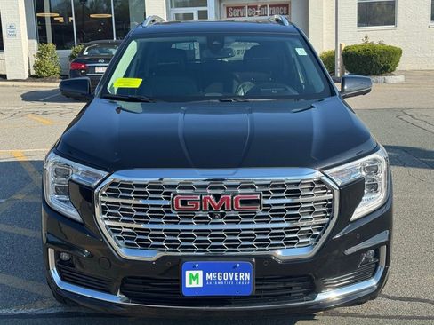 Used 2022 GMC Terrain Denali w/ Denali Premium Package AWD/4WD image 9