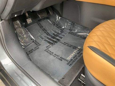 Used 2020 Nissan Sentra SV w/ SV Premium Package image 19