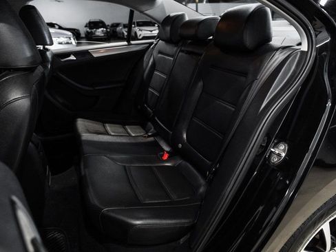 Used 2017 Volkswagen Jetta SE image 43