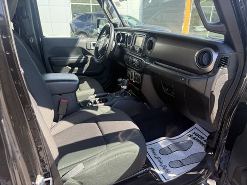 Used 2020 Jeep Gladiator Sport w/ Quick Order Package 24S AWD/4WD image 11