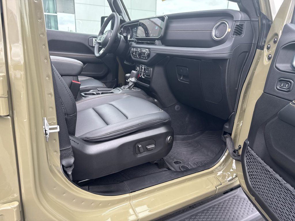 Used 2026 Jeep Wrangler Unlimited Sahara AWD/4WD image 39