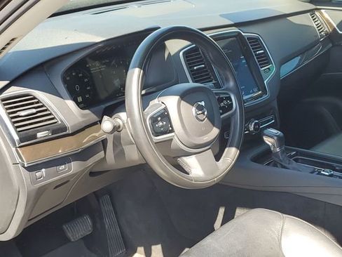Used 2018 Volvo XC90 T5 Momentum w/ Convenience Package FWD image 9