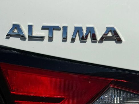 Used 2022 Nissan Altima 2.5 S FWD image 15