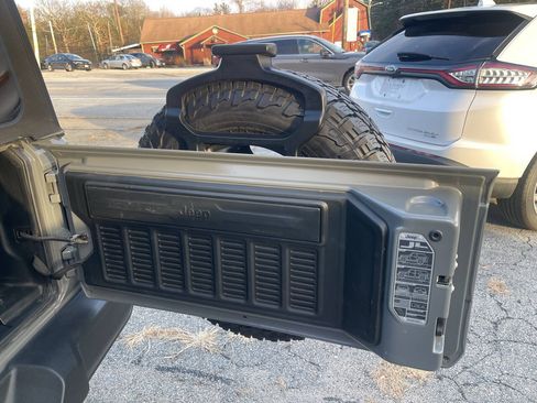 Used 2018 Jeep Wrangler Unlimited Sport S AWD/4WD image 27