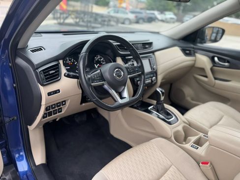Used 2019 Nissan Rogue SV w/ Sun & Sound Touring Package FWD image 17