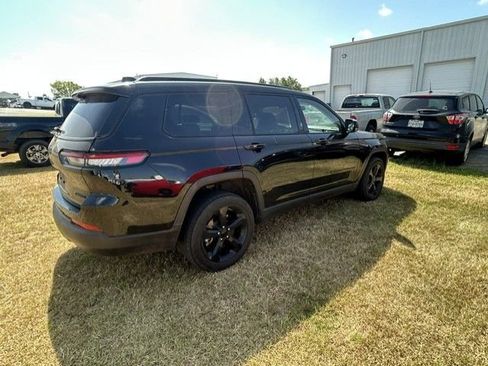 Used 2022 Jeep Grand Cherokee L Limited w/ Luxury Tech Group II RWD image 3