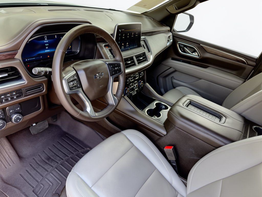 Certified 2023 Chevrolet Tahoe Z71 w/ Luxury Package AWD/4WD image 4