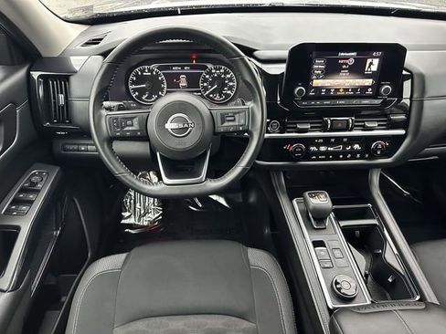 Used 2024 Nissan Pathfinder SV w/ Black Appearance Package image 18
