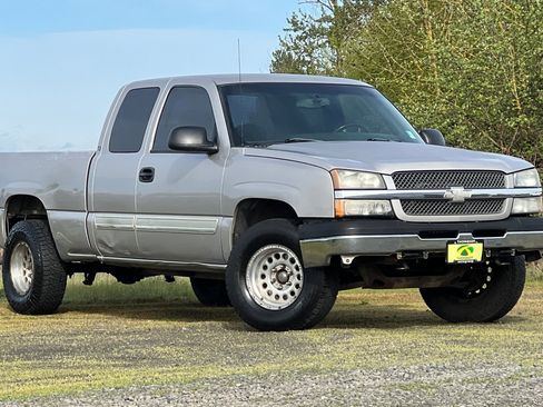 Used 2004 Chevrolet Silverado 1500 LS w/ Light Duty Power Package image 2