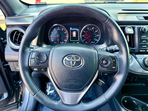 Used 2018 Toyota RAV4 SE AWD/4WD image 11