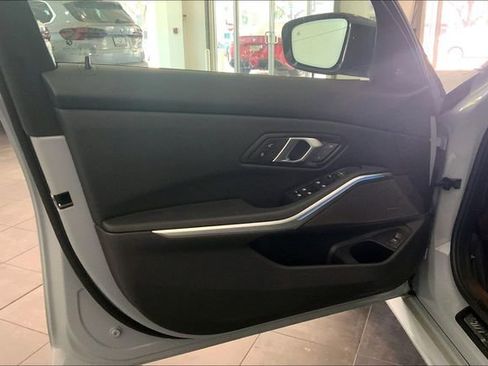Used 2025 BMW 330i Sedan w/ M Sport Package image 10