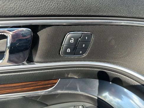 Used 2018 Ford Explorer Limited AWD/4WD image 28