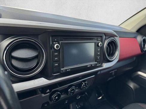 Used 2017 Toyota Tacoma SR5 w/ SR5 Appearance Package (SM) RWD image 13