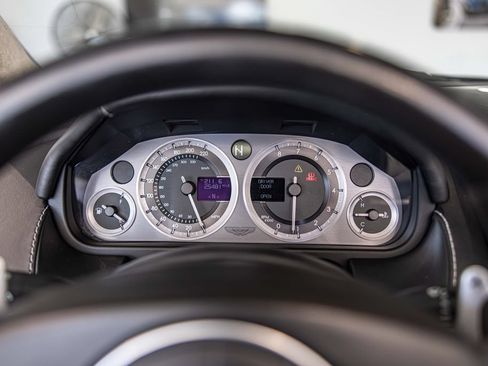 Used 2010 Aston Martin V8 Vantage Roadster RWD image 24
