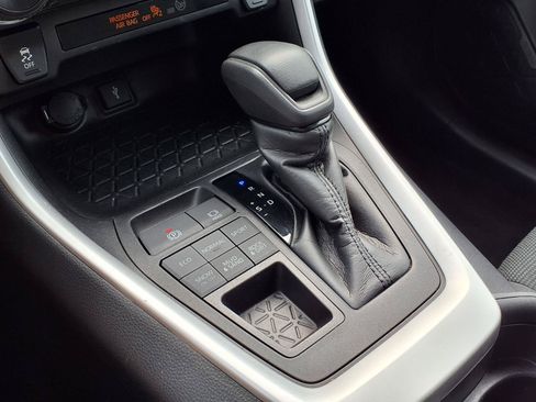 Certified 2021 Toyota RAV4 LE AWD/4WD image 13
