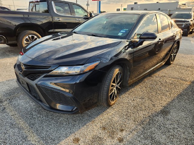 Used 2024 Toyota Camry SE FWD image 3