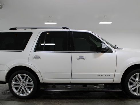 Used 2017 Ford Expedition Platinum image 11