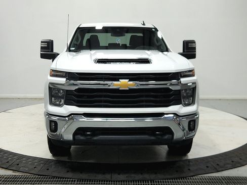 Used 2024 Chevrolet Silverado 2500 LT w/ Convenience Package AWD/4WD image 3