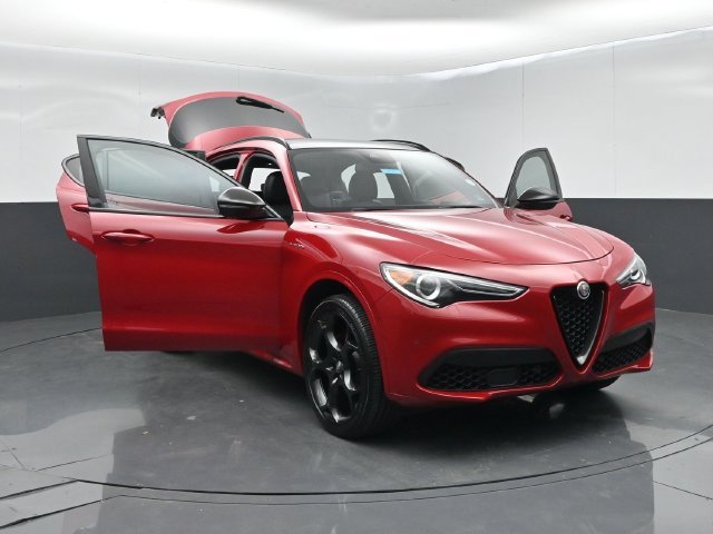 Used 2023 Alfa Romeo Stelvio Veloce AWD/4WD image 61