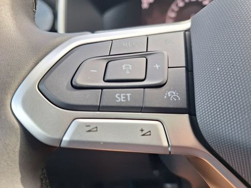 New 2026 Volkswagen Taos SE FWD image 12