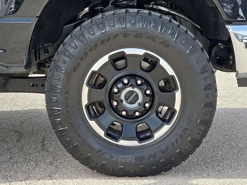 Used 2025 Ford F250 Lariat w/ Lariat Ultimate Package AWD/4WD image 8